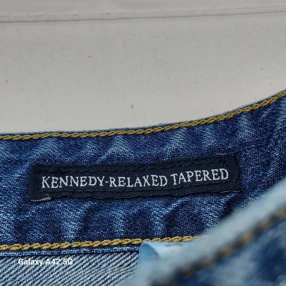 Guess Kennedy‎ Relaxed Tapered Jeans Mens 34x33 Medium Wash Blue Denim MB0A112D